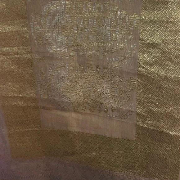 Elegant Pink and Gold Saree - Picture 3 of 6